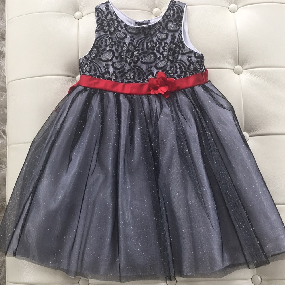 2 piece Girl’s holiday dress worn only once